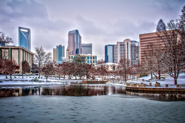 Obraz premium Skyline of uptown Charlotte, North Carolina at night.