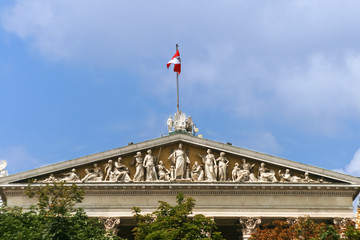 Fototapeta na wymiar Flaga na budynku Parlamentu