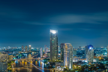 Fototapeta premium river in city high view at twilight