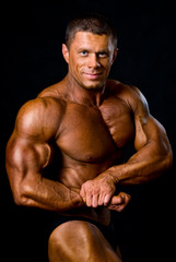Fototapeta na wymiar posing man bodybuilder