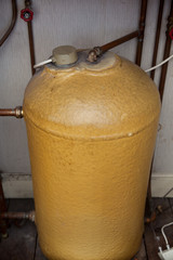 Hot water cylinder