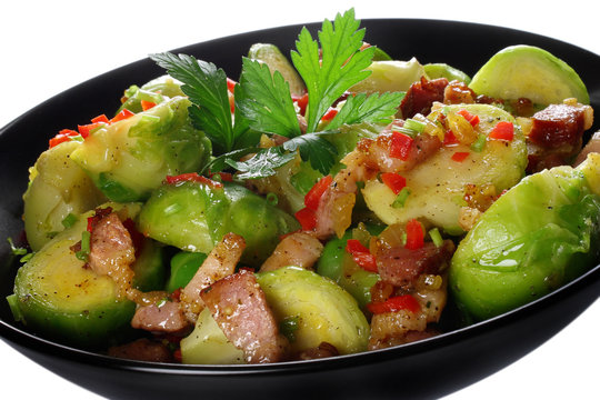Brussels sprouts with bacon, onions and paprika