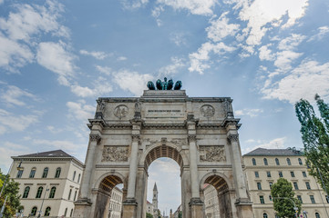 Fototapeta na wymiar Siegestor, łuk triumfalny w Monachium, Niemcy