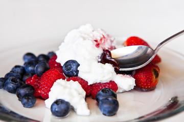 Low fat breakfast with berries