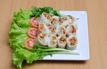 Vietnam food name “salad roll”