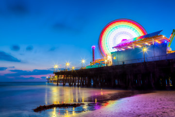 Santa Monica Pier at dusk - obrazy, fototapety, plakaty