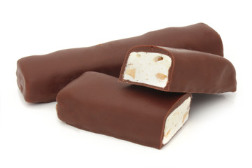 Barre de nougat enrobée chocolat 