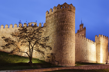 murallas de &Aacute;vila, por la noche. Espa&ntilde;a
