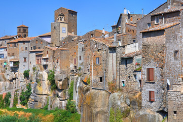 Fototapeta na wymiar Panoramiczny widok Vitorchiano. Lacjum. Włochy.