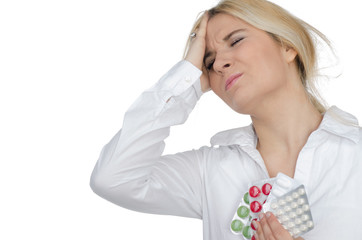 leidende frau mit tabletten