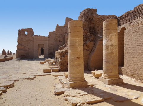 ruins at Qasr Dusch