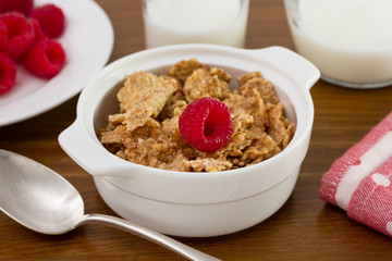 cereals with raspberries and milk
