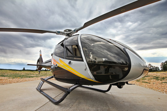 Moderner Hubschrauber EC 130 in Einsatzbereitschaft