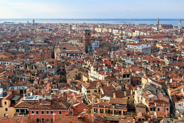 Fototapeta na wymiar Dachy w Wenecji