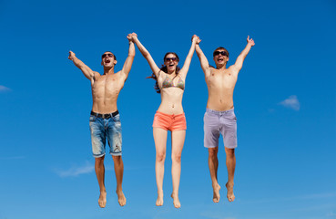 Obraz premium Group Of Friends Having Fun On Summer Beach