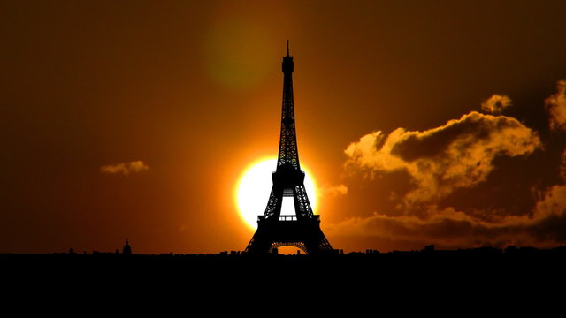 France Eiffel tower sungliding