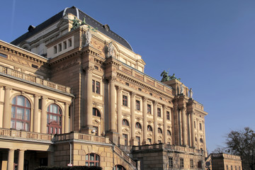 Fototapeta na wymiar Hessian State Theatre w Wiesbaden