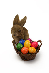 hase mit ostereierkorb