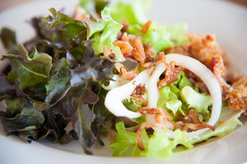 Bacon salad with deep fried chicken