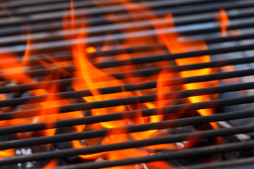 barbecue avec flammes et espace de copie