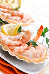 Antipasto di gamberi - Appetizer with shrimps, selective focus