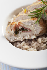 gefüllte Maispoulardenbrust auf Risotto