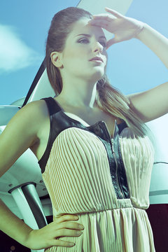 Chica con avion