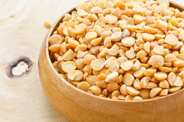 Dry peas in wooden bowl