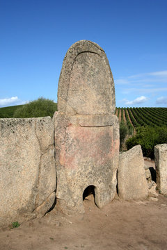 STELE CENTRALE TOMBA DEI GIGANTI ARZACHENA 2