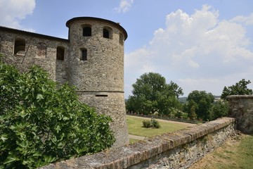 Fototapeta na wymiar Agazzano wieża zamku, Piacenza wzgórzach