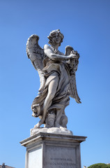 Fototapeta na wymiar Statua w Sant Angelo Bridge. Roman (Rzym), Włochy