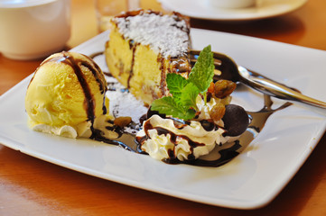 Cheesecake with icecream