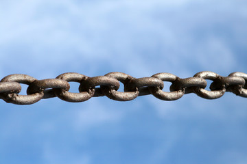 Fototapeta premium Chain Against a Blue Sky