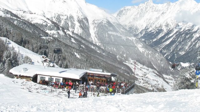 Crowd of skiers receive equipment in hire and then go on drive