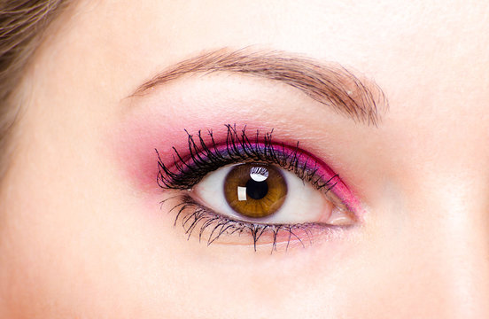 Pink eye make-up