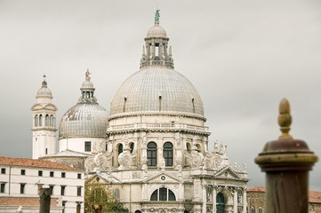 Fototapeta na wymiar Wenecja, Włochy Santa Maria della Salute, Kościół kopuły