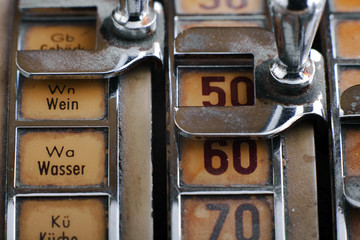 Detail einer alten Regestrierkasse