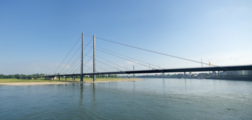 Fototapeta na wymiar Most na Renie