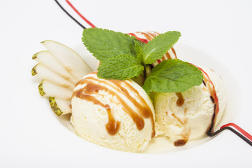 Шарики мороженого с мятой