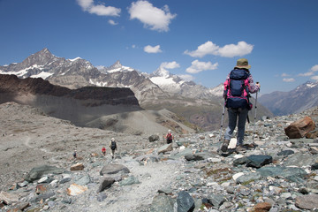 スイスアルプスでトレッキング