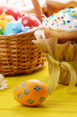 Obraz na płótnie Canvas Easter eggs, cake, basket