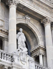 Figur, Statue vor dem National Museum, Barcelona, Spanien