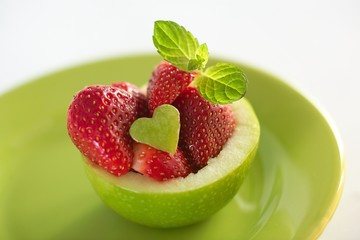 Strawberry dessert with apple