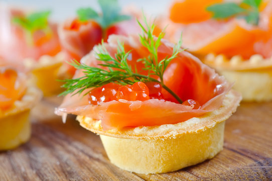 tartalets with salmon