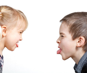 Children sticking out tongues