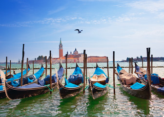 Fototapeta na wymiar Włochy. Wenecja. Gondole w Canal Grande ..