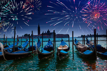 Feu d& 39 artifice festif sur le Canal Grande à Venise