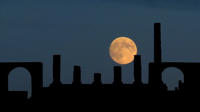 Italia Pompei Naples moonrise
