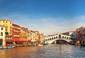 Rialto Bridge (Ponte Di Rialto) in Venice, Italy - obrazy, fototapety, plakaty