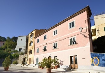 Fototapeta na wymiar stare budynki na placu, Poggio
